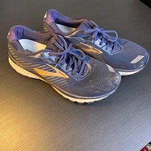 Brooks men Ghost blue running shoe 9.5